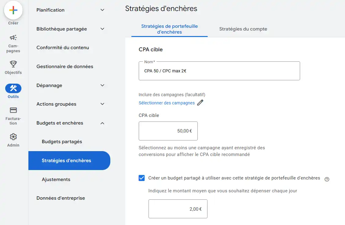 Capture d'écran de la section 'Stratégies d'enchères' de Google Ads. La stratégie de portefeuille d'enchères est définie sur CPA cible avec un nom 'CPA 50 / CPC max 2€'. Le CPA cible est fixé à 50 €, et un budget partagé de 2 € par jour est créé pour cette stratégie.